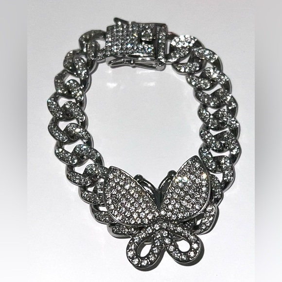 Women’s Cuban link bracelet with butterfly charm and diamond simulant CZs - Picture 2 of 9